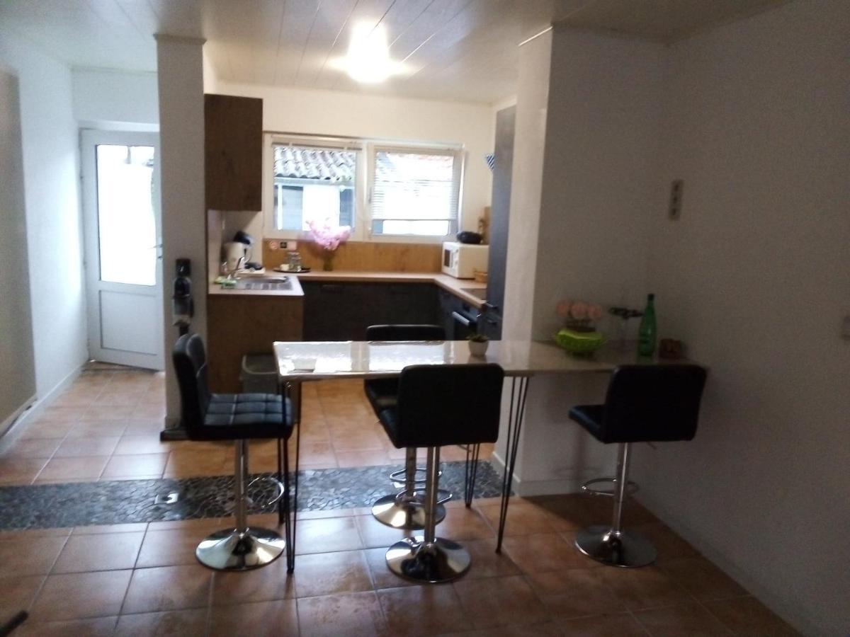 Agréable maison avec cour à 10min de Liège Herstal Esterno foto