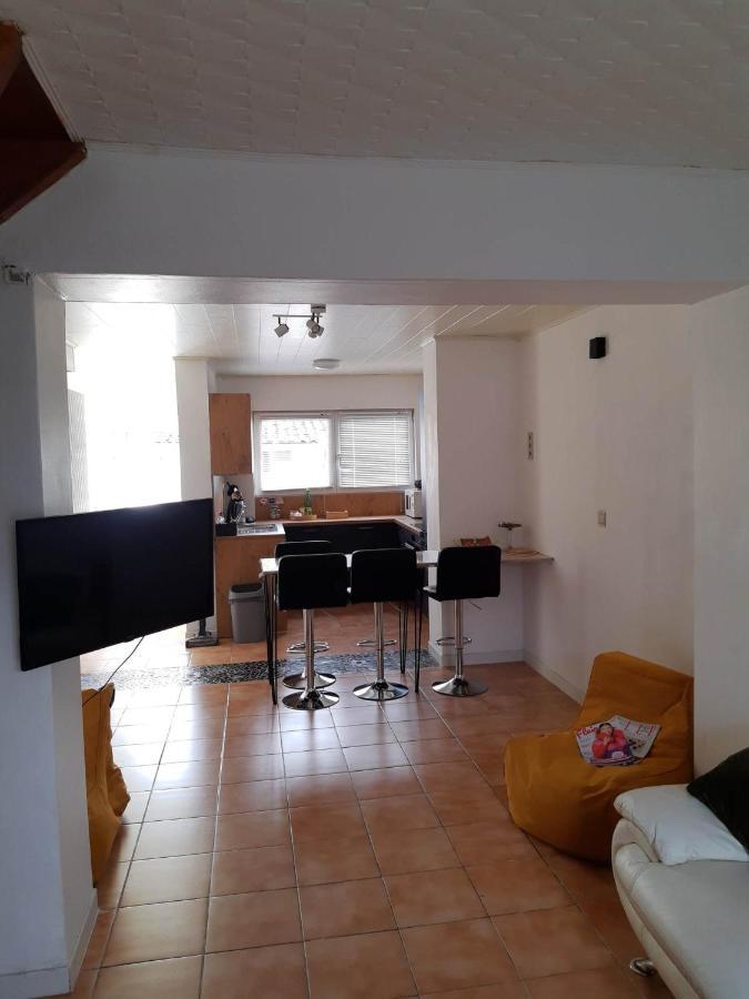 Agréable maison avec cour à 10min de Liège Herstal Esterno foto